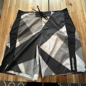 Quiksilver Mens Board shorts swim trunks Black/gray/white size 38